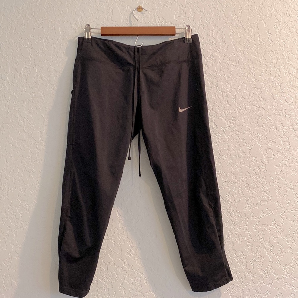 ‘Nike’ Black Leggings - Size Large